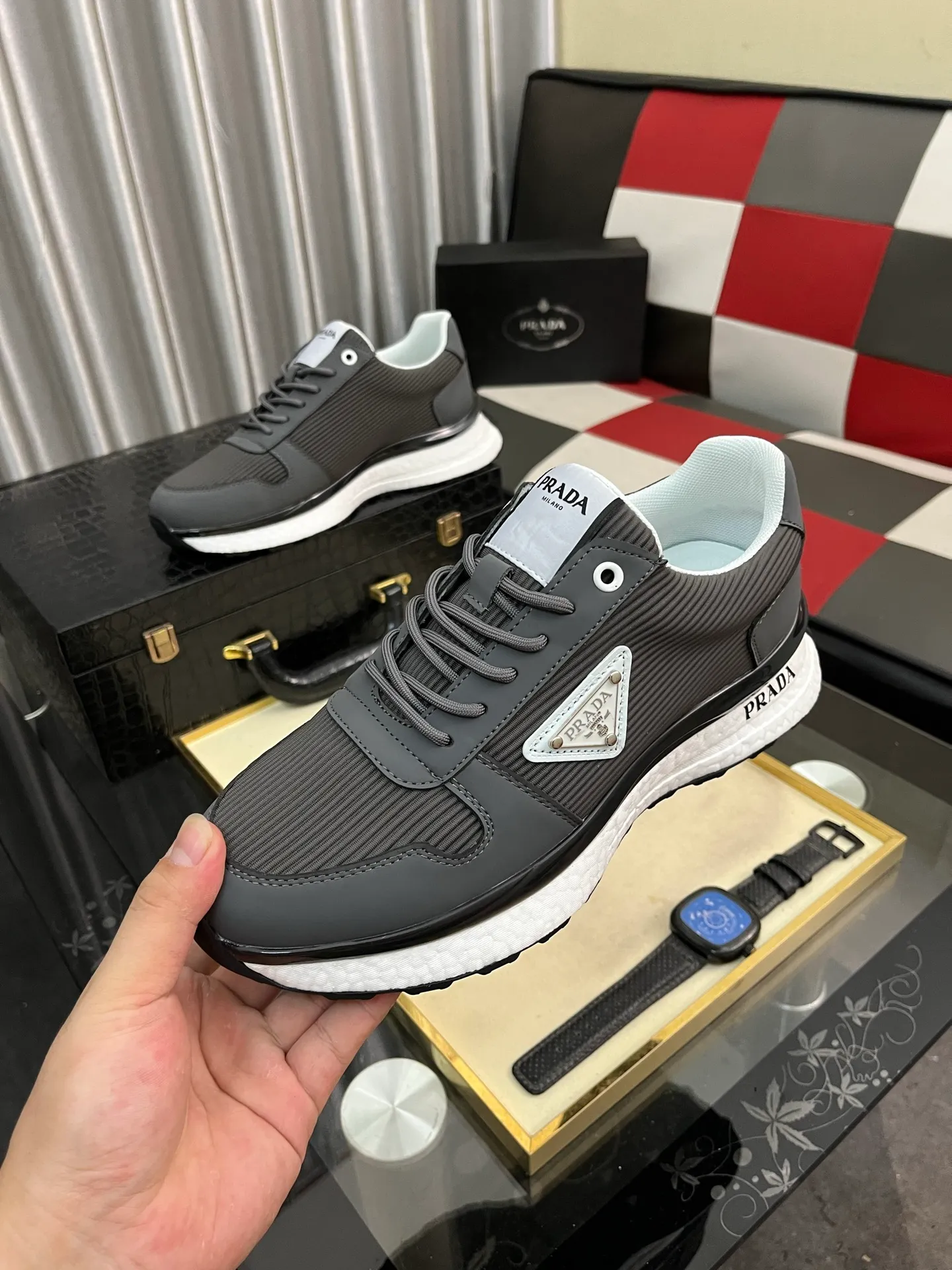 Men's Men's Shoes 💰458⌚️⌚️ Prada/Prada Men's new casual shoes, this sports shoe is made of imported calfskin upper with breathable mesh and breathable mesh lining. The foot pads are made of sheepskin, and the outsole is made of non-slip sports exclusive rubber outsole with logo. It feels good on the feet and is a fashionable item! Size: 38-44 4️⃣colors available